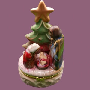 Momentum vtg nativity small trinket box multicolor